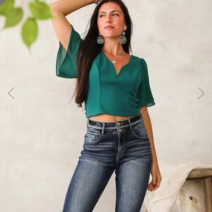 Willow & Root Sweetheart V-Wire Cropped Top